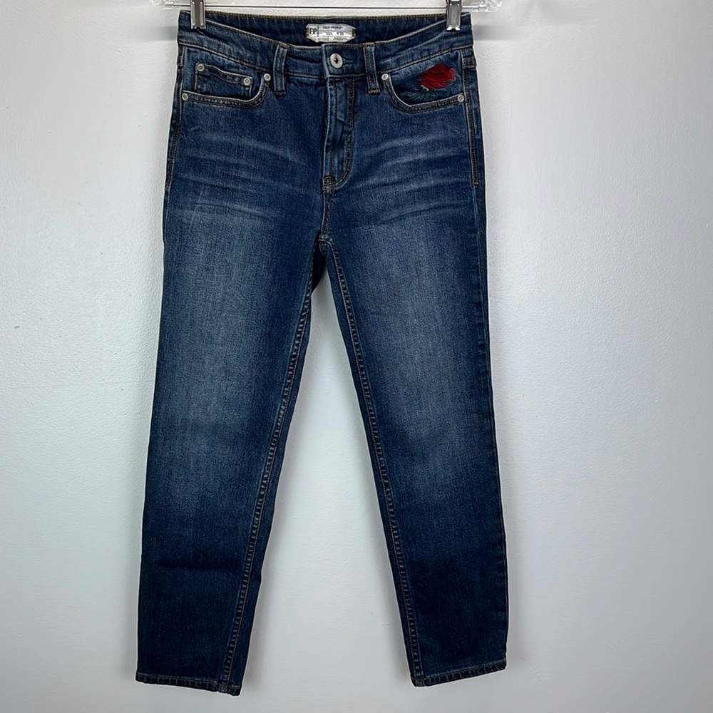 ⭐️Free People four season red rose embroidered jeans size 25 - Picture 2 of 12